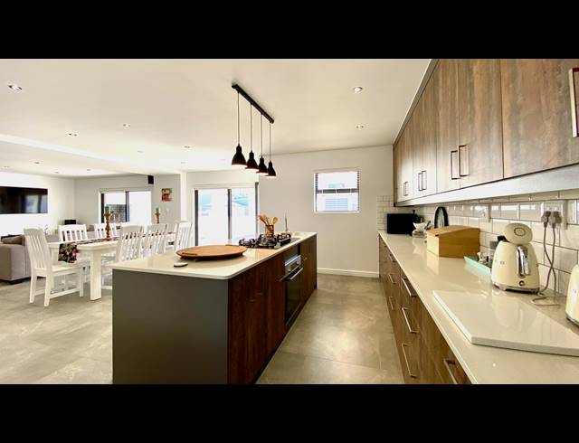 3 BEDROOM HOUSE FOR SALE IN DWARSKERSBOS